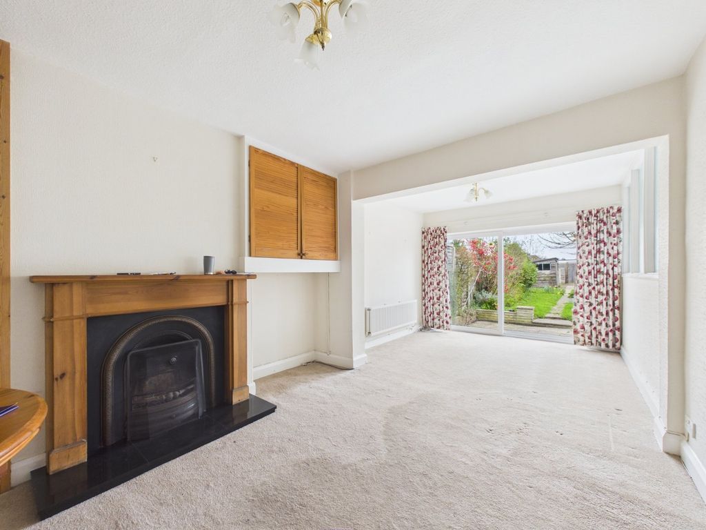 Property photo 2 of 10 Living Room