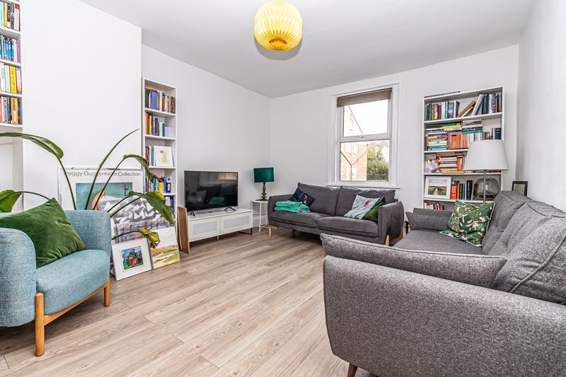 Property photo 3 of 20 .