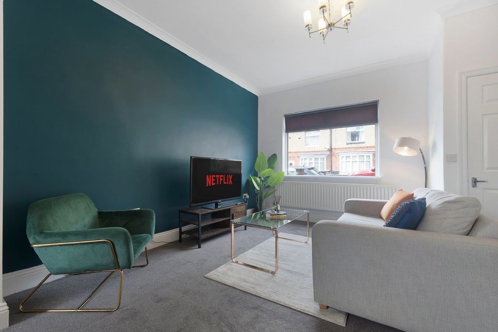 Property photo 2 of 17 F8Ae2762-8607-493B-965c-Af1Dd527Ae29