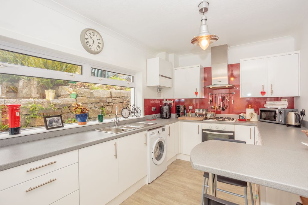 Property photo 3 of 31 Kitchen/Diner