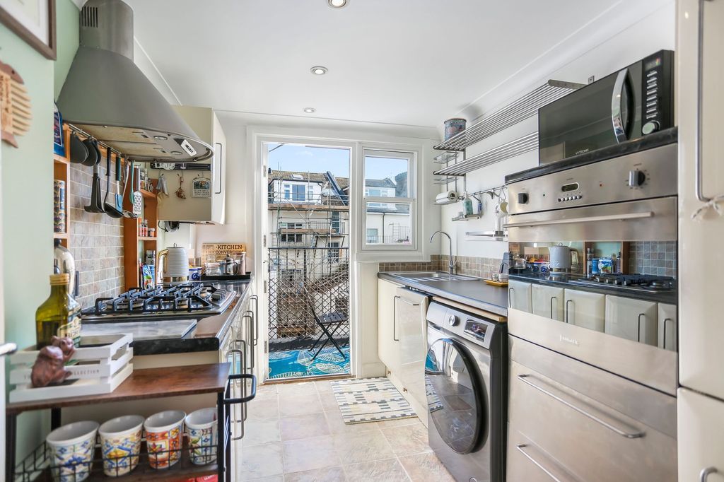 Property photo 3 of 25