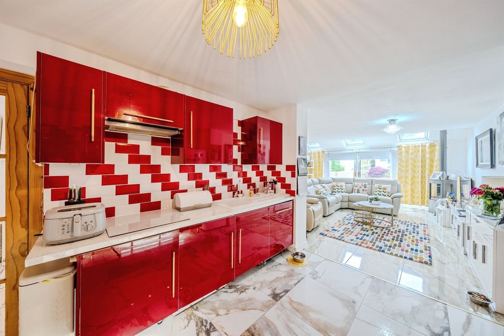 Additional image 5 of 2 bed flat for saleNew Road, Porthcawl CF36