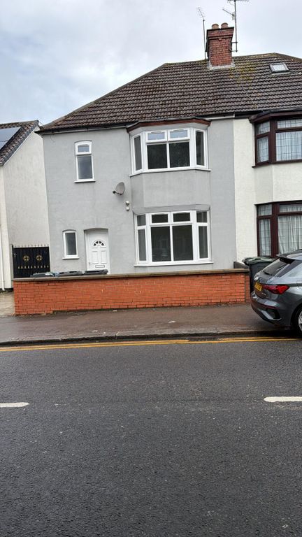 Property photo 1 of 15 3 Bed Semi-Detached House To Rent Woodland Avenue, Luton Lu3