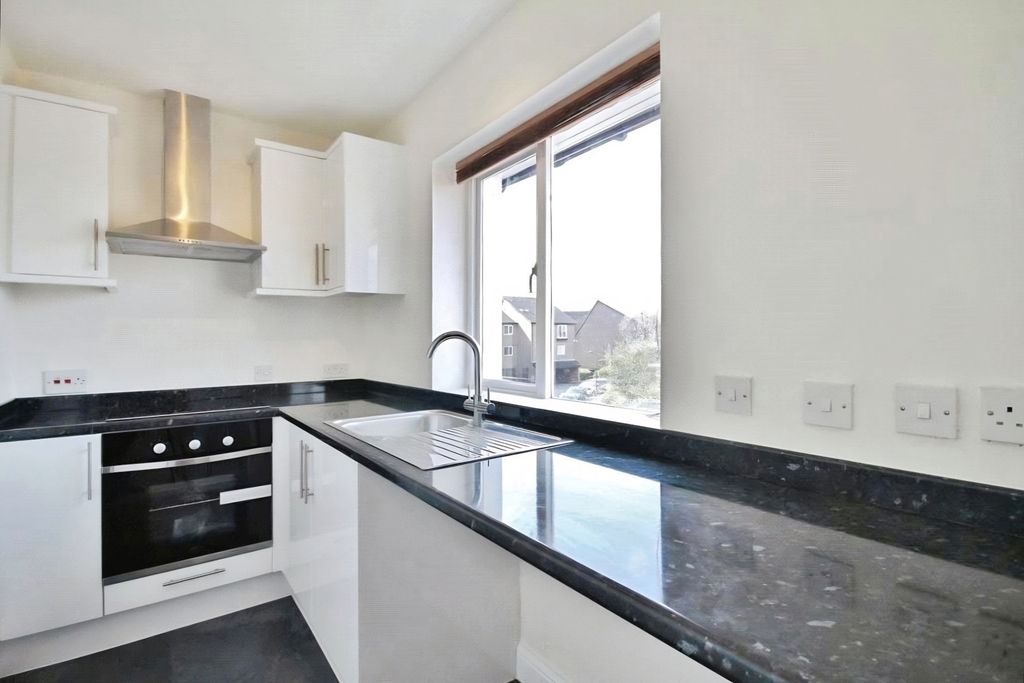 Property photo 2 of 6 Kitchen