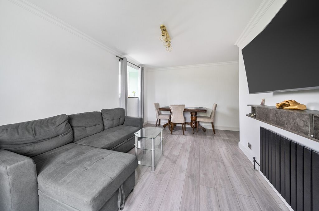 Property photo 3 of 12 1331272-13-688B5B...