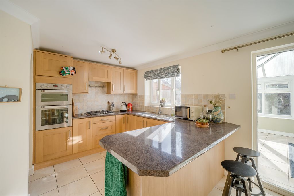 Property photo 2 of 22