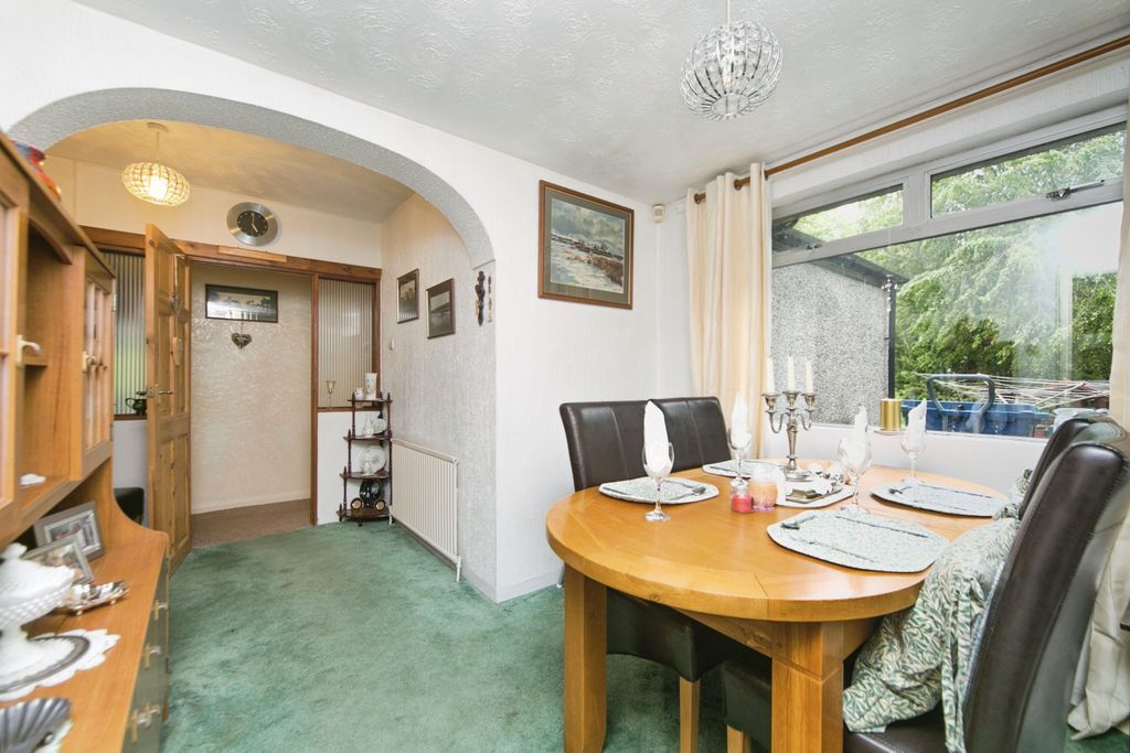 Property photo 3 of 14 Dining Room