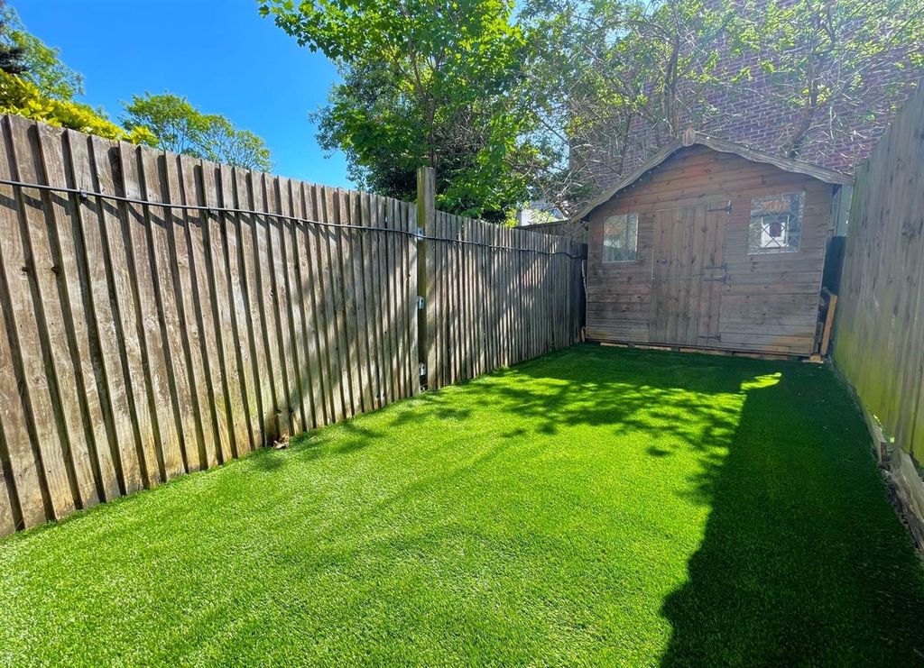 Property photo 3 of 14 Gard.Jpg