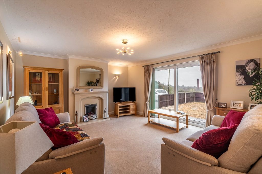 Property photo 2 of 35 Picture No. 15