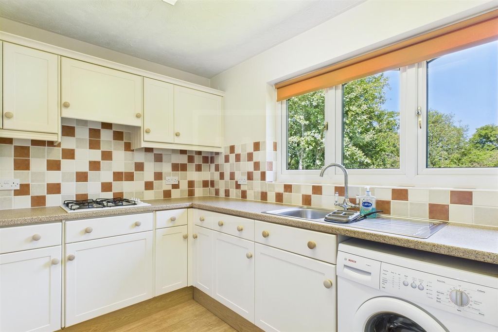Property photo 3 of 15 Kitchen