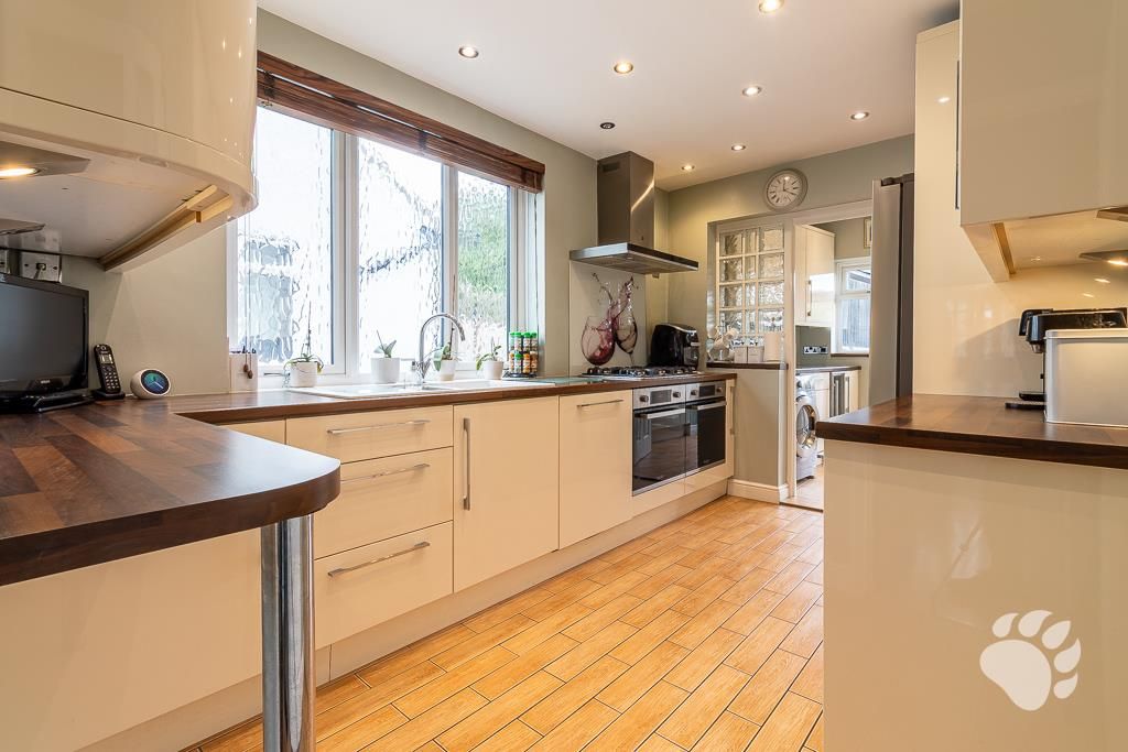 Property photo 3 of 25 Kitchen
