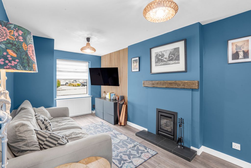 Property photo 3 of 14 Lounge 3