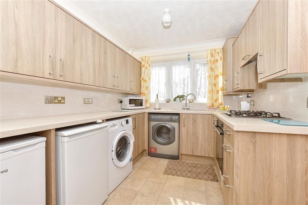 Property photo 3 of 8 Kitchen
