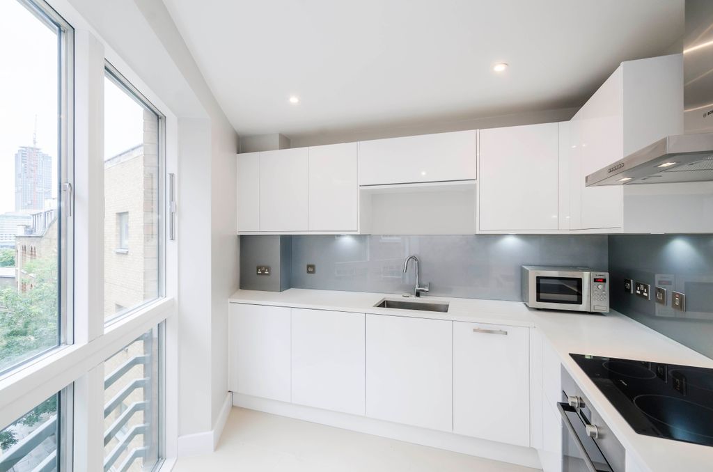 Property photo 2 of 8