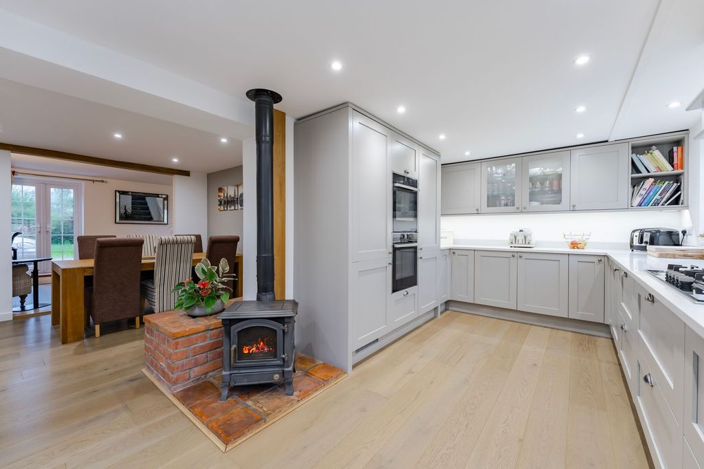 Property photo 3 of 27