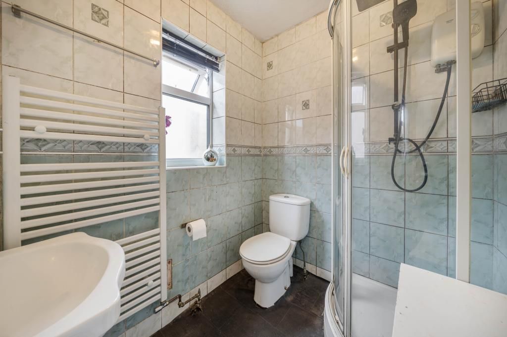 Property photo 3 of 19 Bathroom