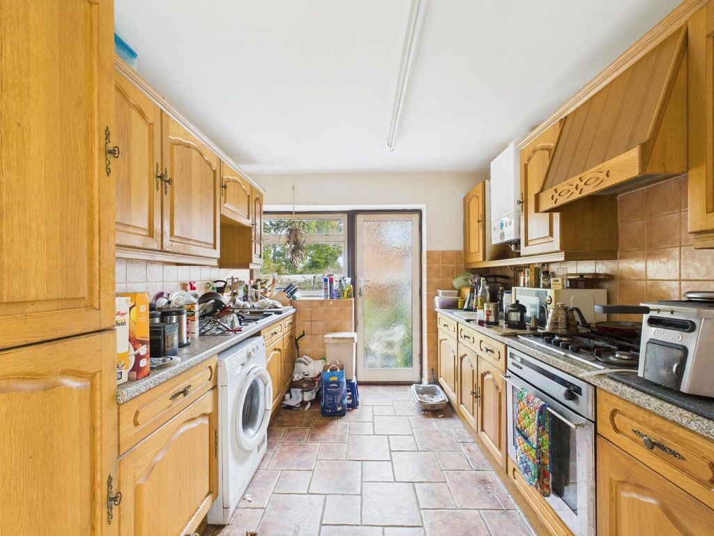 Property photo 3 of 7 Kitchen