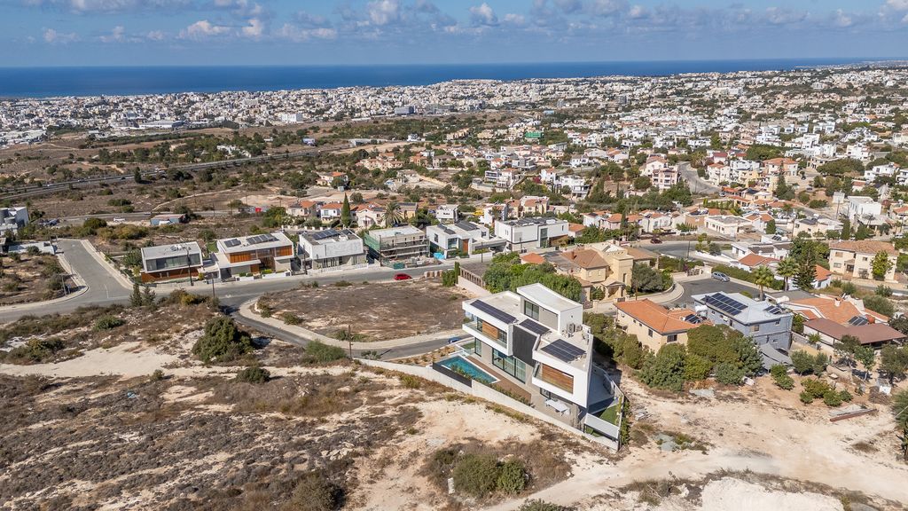 Property photo 3 of 51