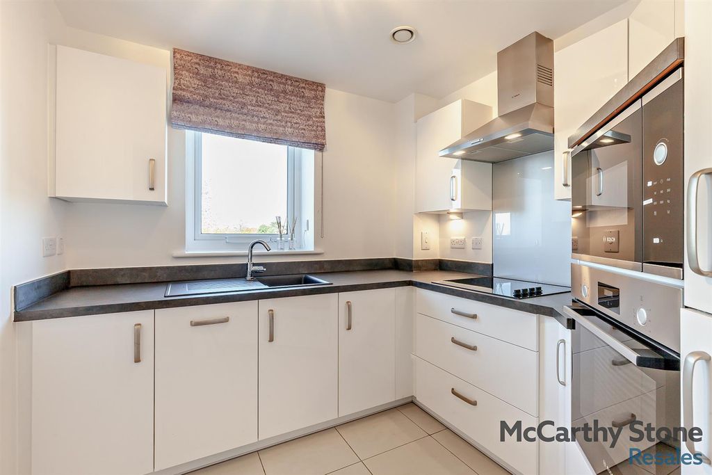 Property photo 2 of 15 8671947-Interior09-800.Jpg