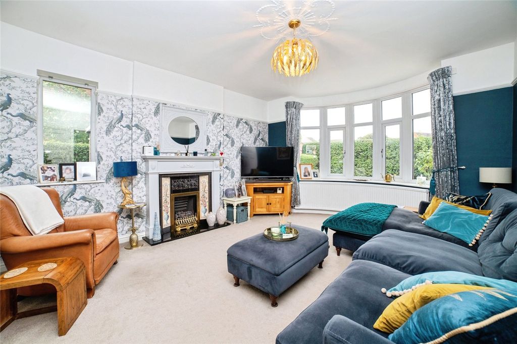 Property photo 2 of 17 Lounge