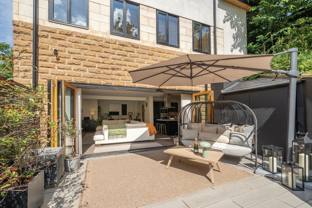 Property photo 1 of 35 Terrace / Patio