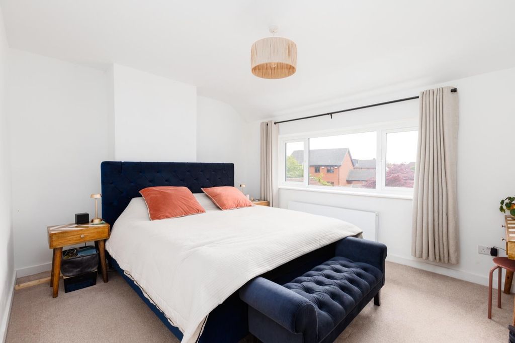 Property photo 3 of 20 87 Queenshill Road_New-4.Jpg