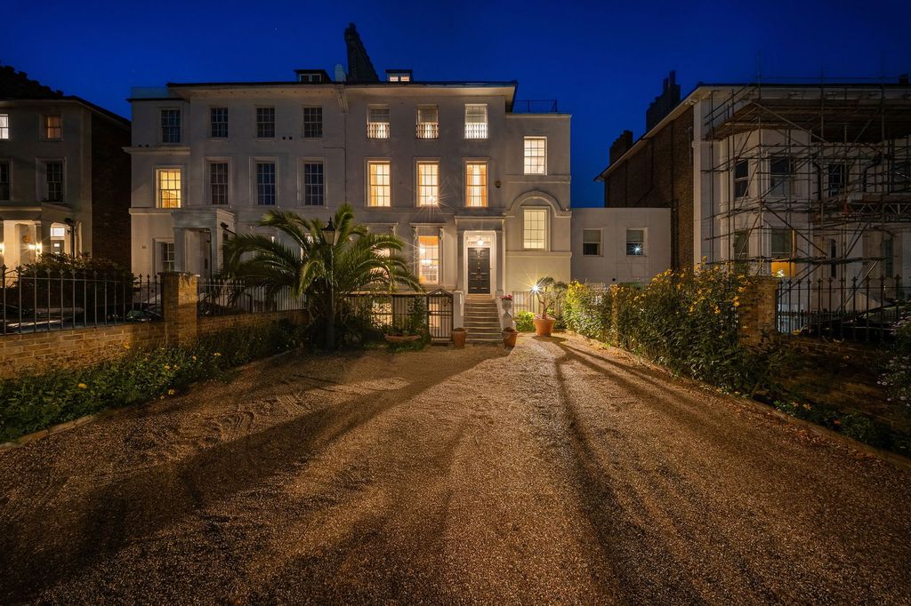 Property photo 3 of 40