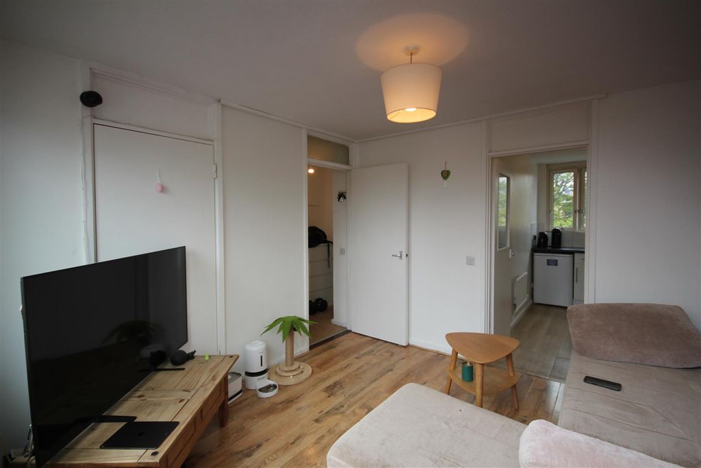 Property photo 2 of 7 Img_2085.Jpg
