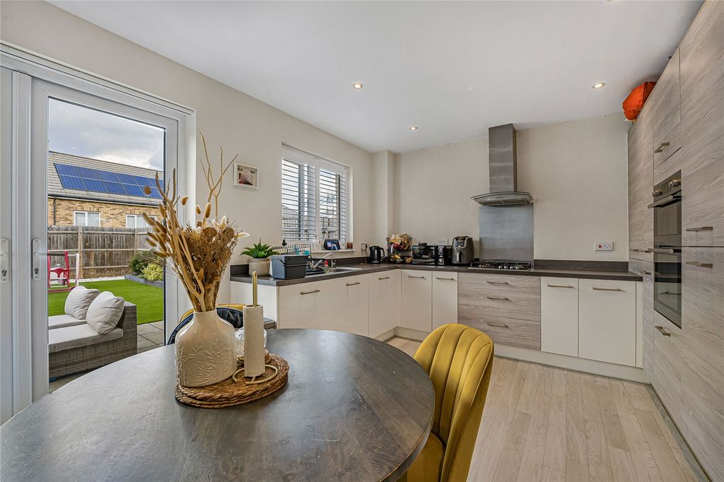 Property photo 3 of 18 Kitchen/Dining