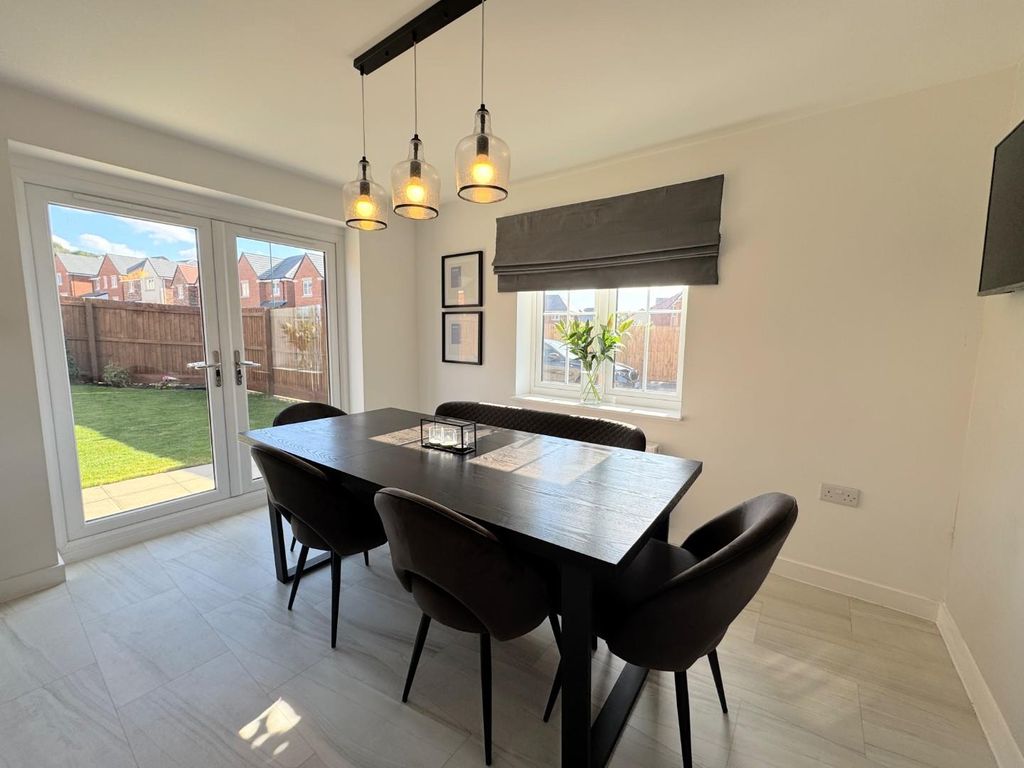 Property photo 3 of 13 Dining Area