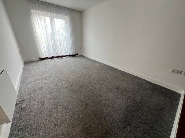 Property photo 2 of 7 Living Room