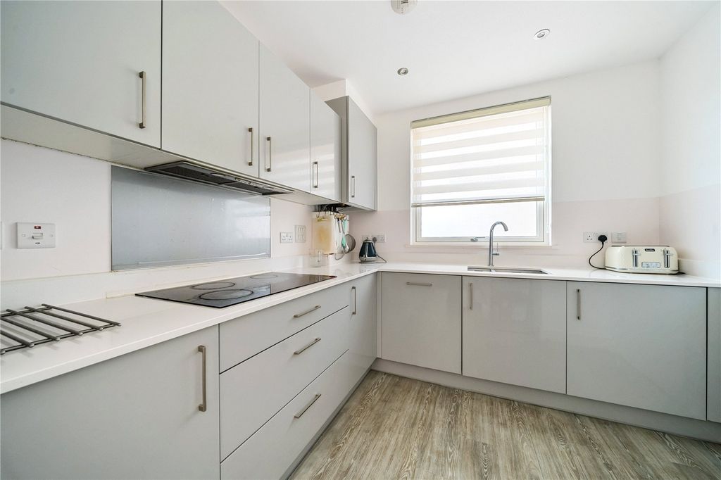 Property photo 2 of 11 Kitchen