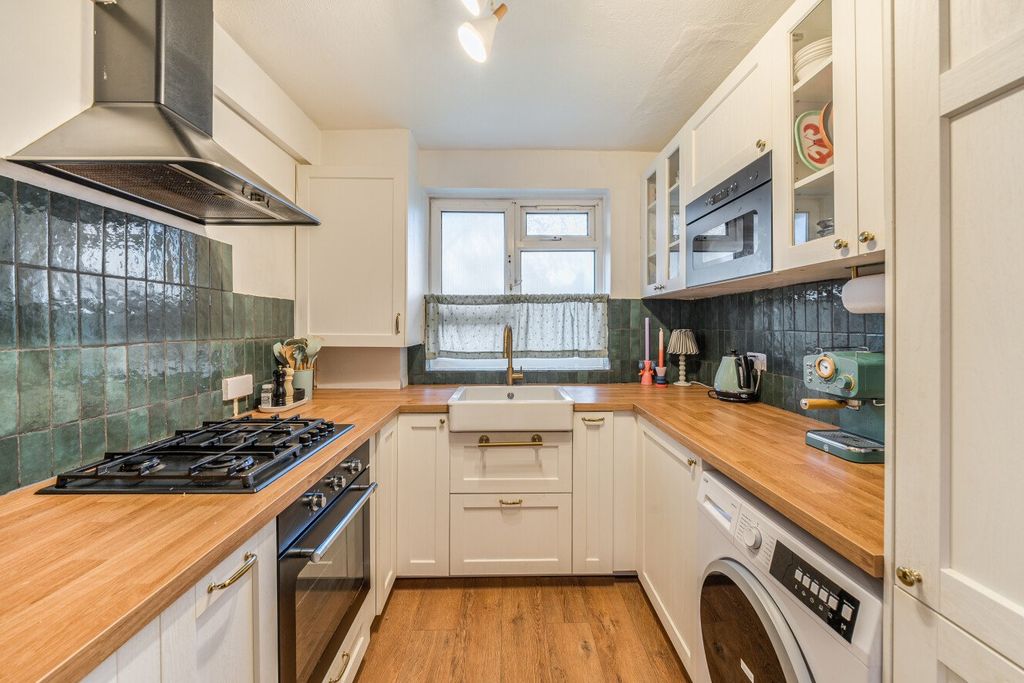 Property photo 2 of 19 Picture No. 26