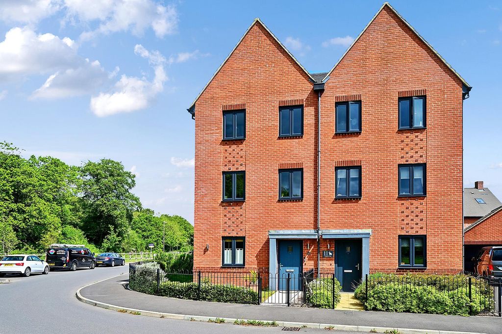 Property photo 1 of 26 Linseed Way