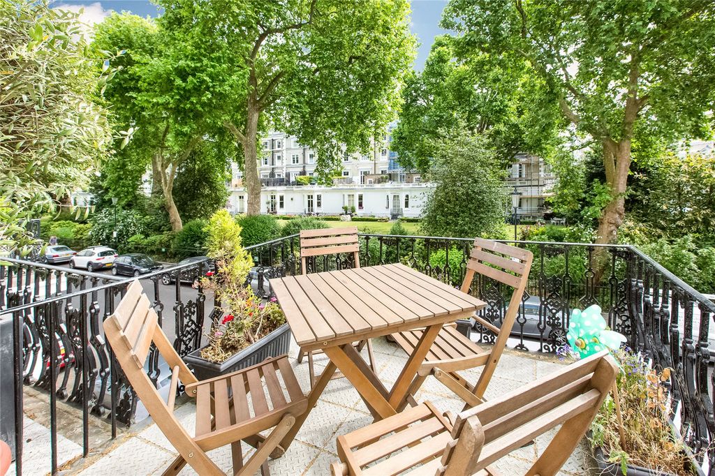 Property photo 3 of 16 Balcony