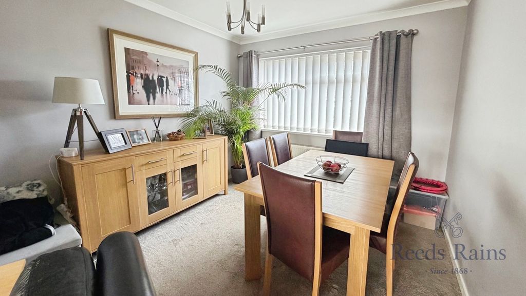 Property photo 3 of 17 Dining Room