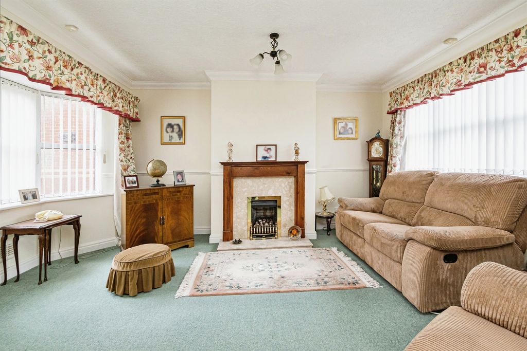 Property photo 2 of 13