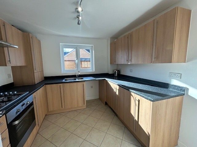 Property photo 3 of 11 Kitchen