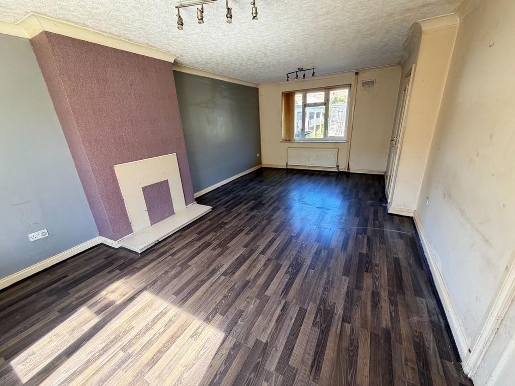 Property photo 2 of 14 Lounge