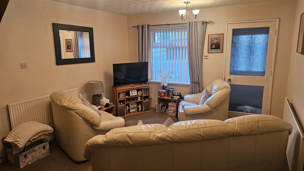 Property photo 2 of 12 Lounge