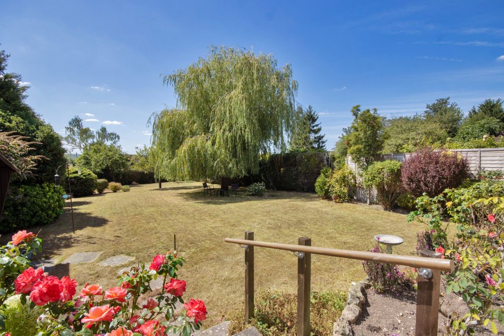 Property photo 3 of 13 Garden