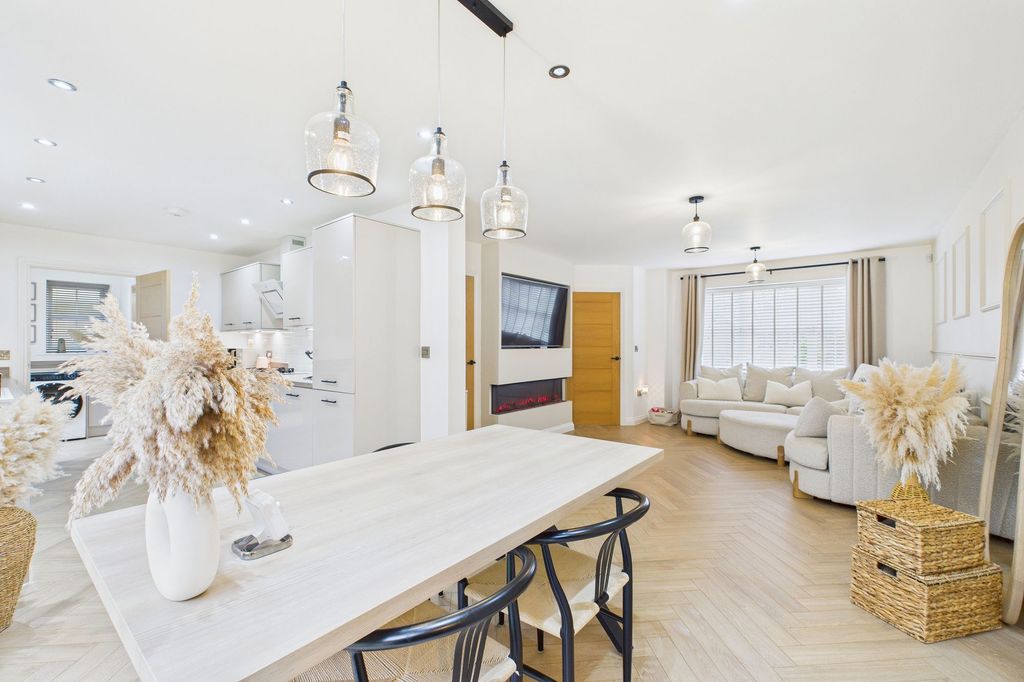 Property photo 1 of 33