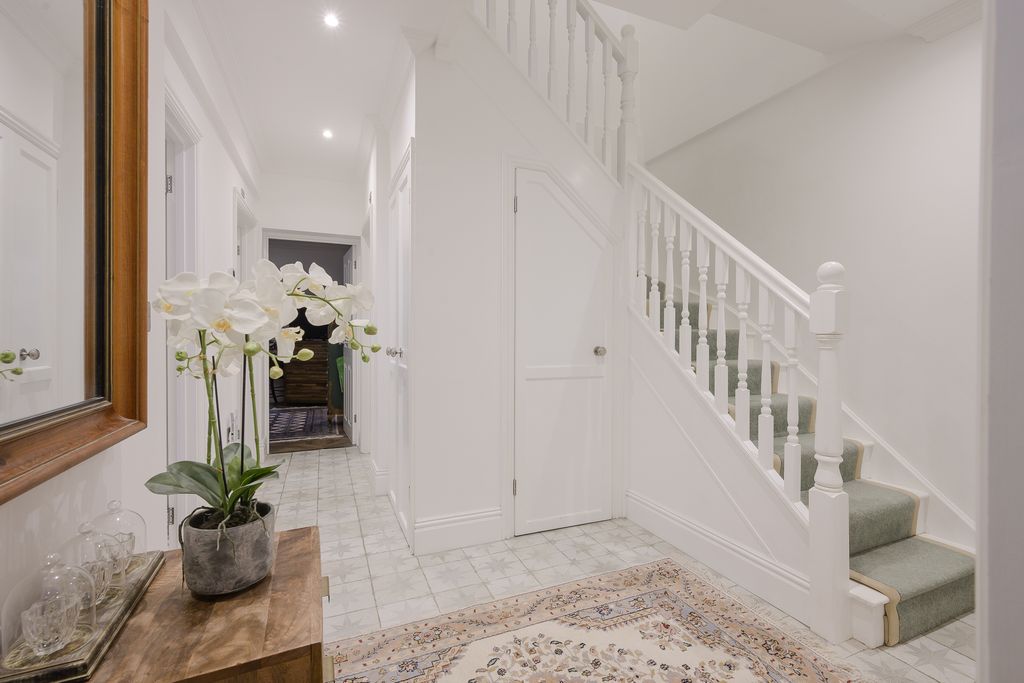 Property photo 3 of 46