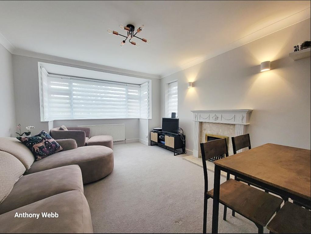 Property photo 2 of 11 Living Room