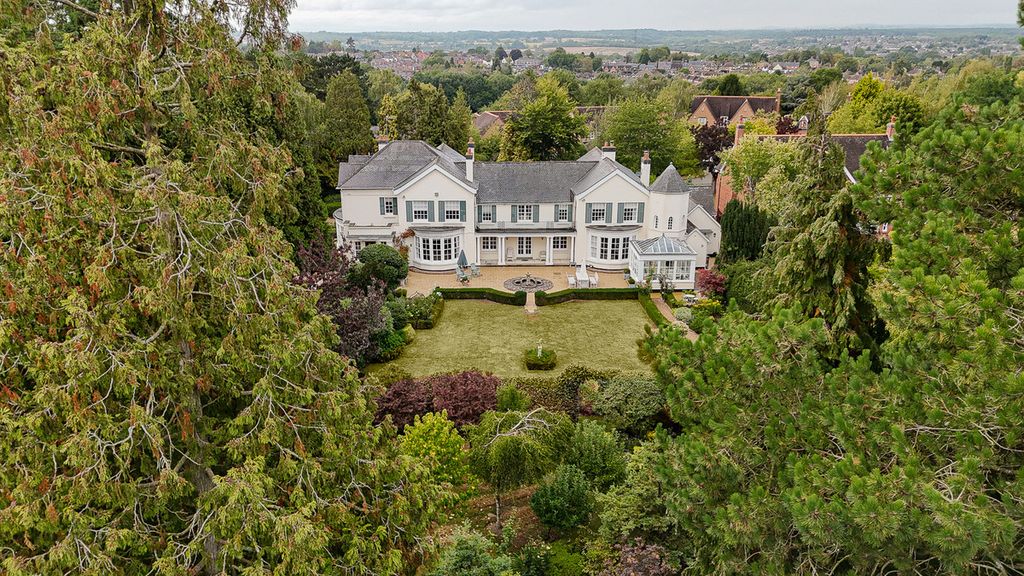 Property photo 2 of 46