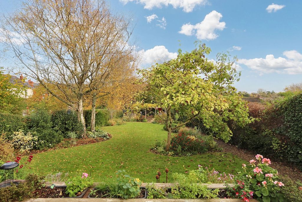 Property photo 3 of 28