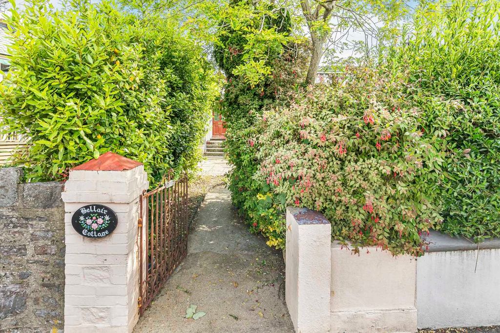 Property photo 2 of 12