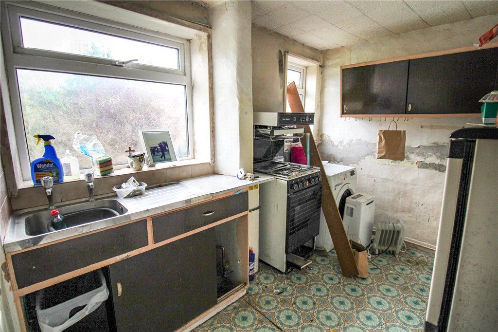 Property photo 3 of 7 Kitchen