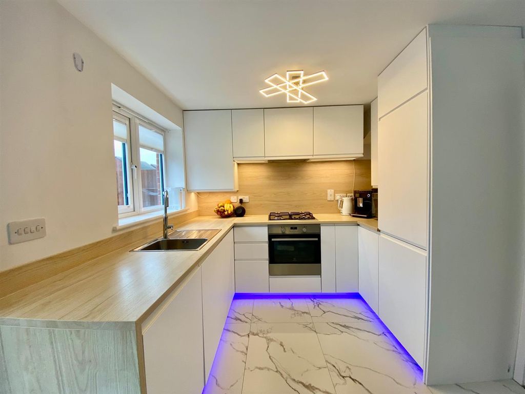 Property photo 2 of 21