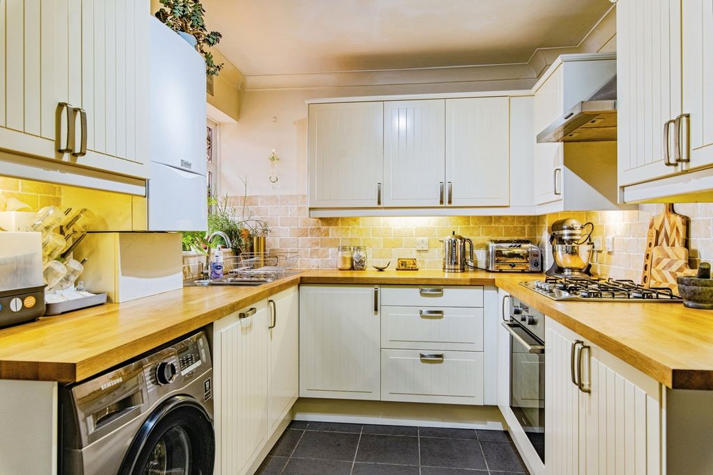 Property photo 3 of 15 Kitchen